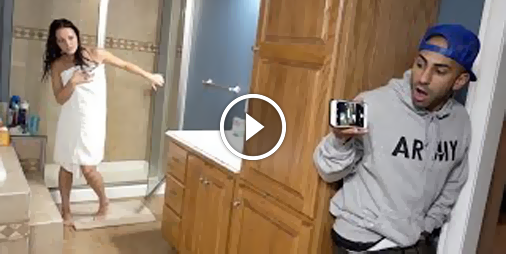 Il surprend son pote en train de photographier sa copine sous sa douche