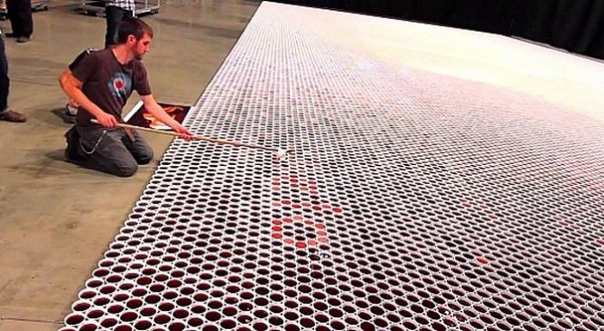 Ce qu’il a réussi à faire avec 66 000 gobelets en carton est juste époustouflant