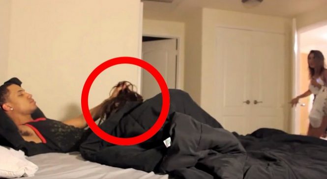 Une femme surprend son copain avec une autre fille dans le lit, ce qui suit est piquant !