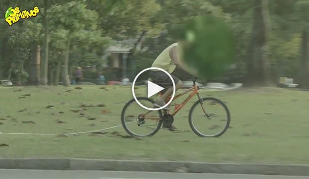 Ils piègent des voleurs avec des vélos sans surveillance au Brésil. LOL!