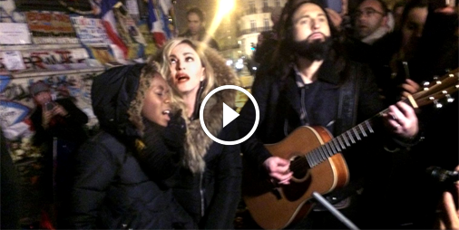 Madonna rend hommage aux victimes des attentats en chantant Place de la République