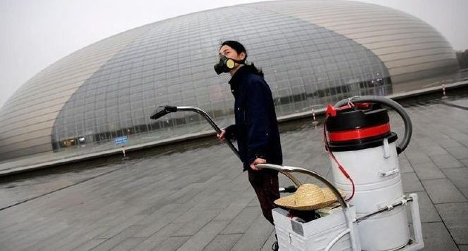 Un artiste chinois crée une brique en aspirant la pollution de Pékin
