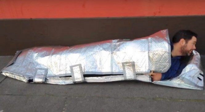 Cette élève de 15 ans a inventé un sac de couchage unique qui pourrait sauver des sans-abri