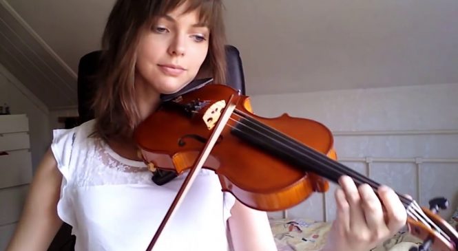 Une violoniste débutante filme ses progrès pendant deux ans