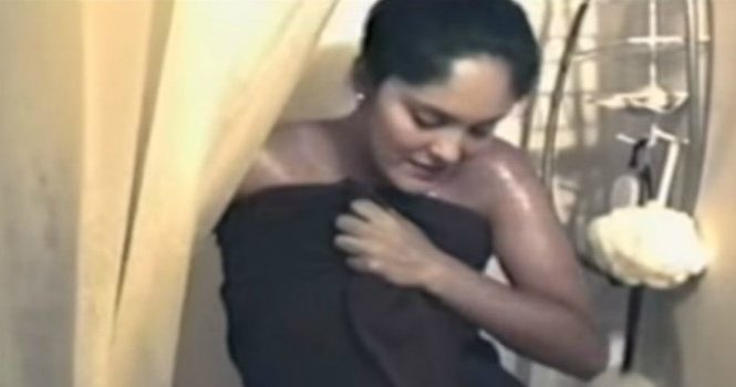 Cet homme qui filmait sa femme prenant une douche a eu droit une terrifiante surprise !
