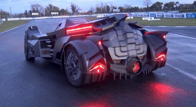 Il transforme une Lamborghini Gallardo en Batmobile