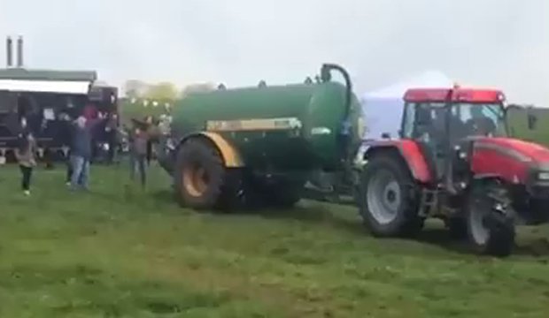 La méthode pacifique d’un agriculteur allemand pour faire fuir les manifestants