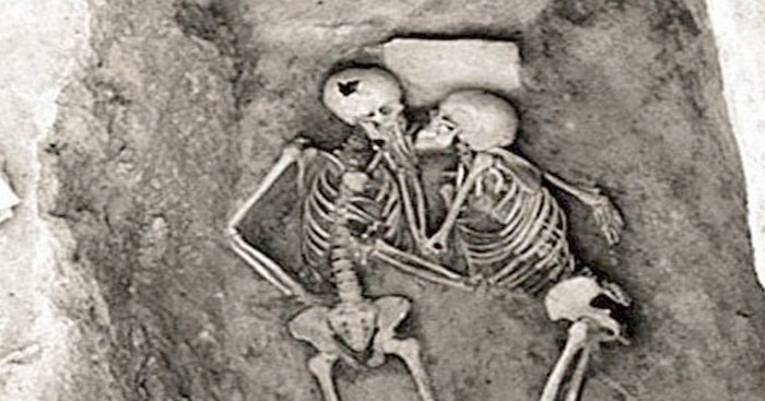 skull-kiss