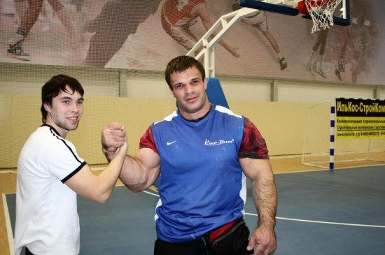 Denis Cyplenkov : Le vrai Hulk qui a les plus grosses mains du monde