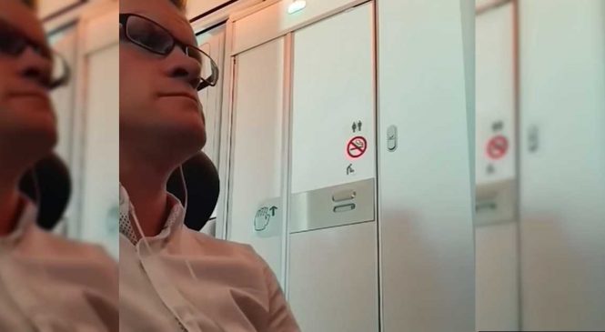 Il surprend un couple qui sort des toilettes d’un avion avec une attitude bizarre