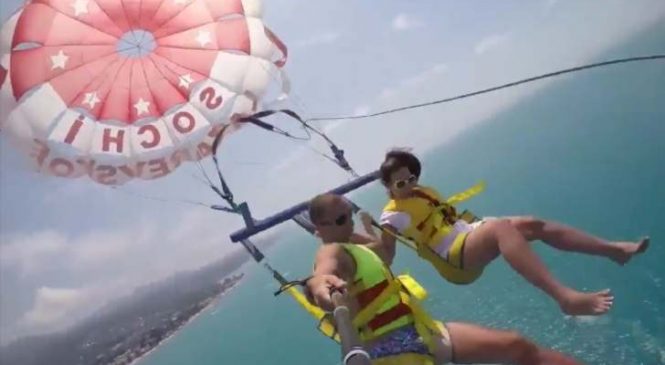 La corde d’un parachute ascensionnel casse pendant le vol d’un couple