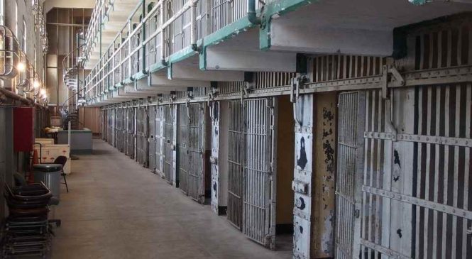 Reportage français sur les prisons – Complément d’enquête