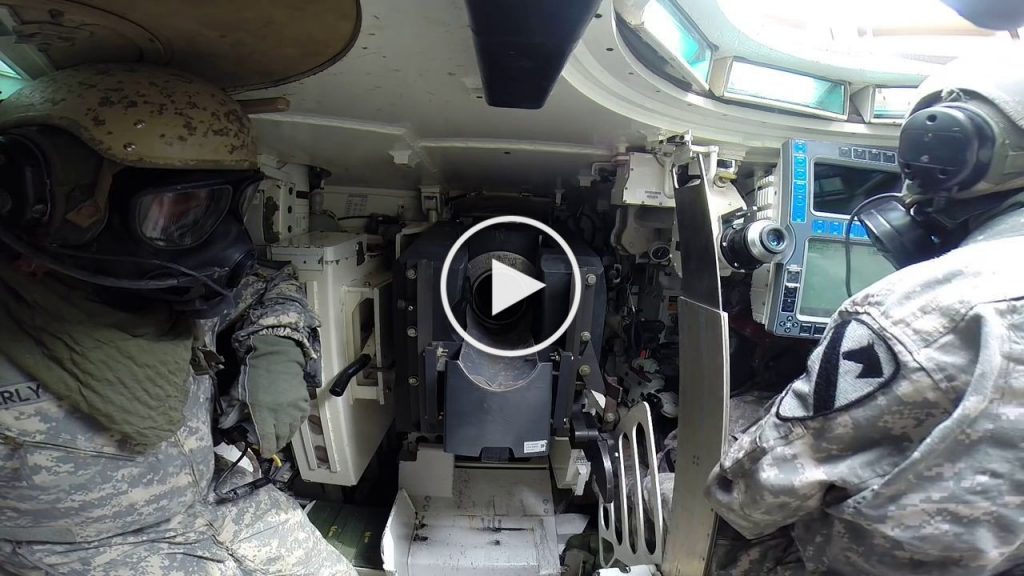 Voici comment se déroule le chargement du canon d’un char M1 Abrams