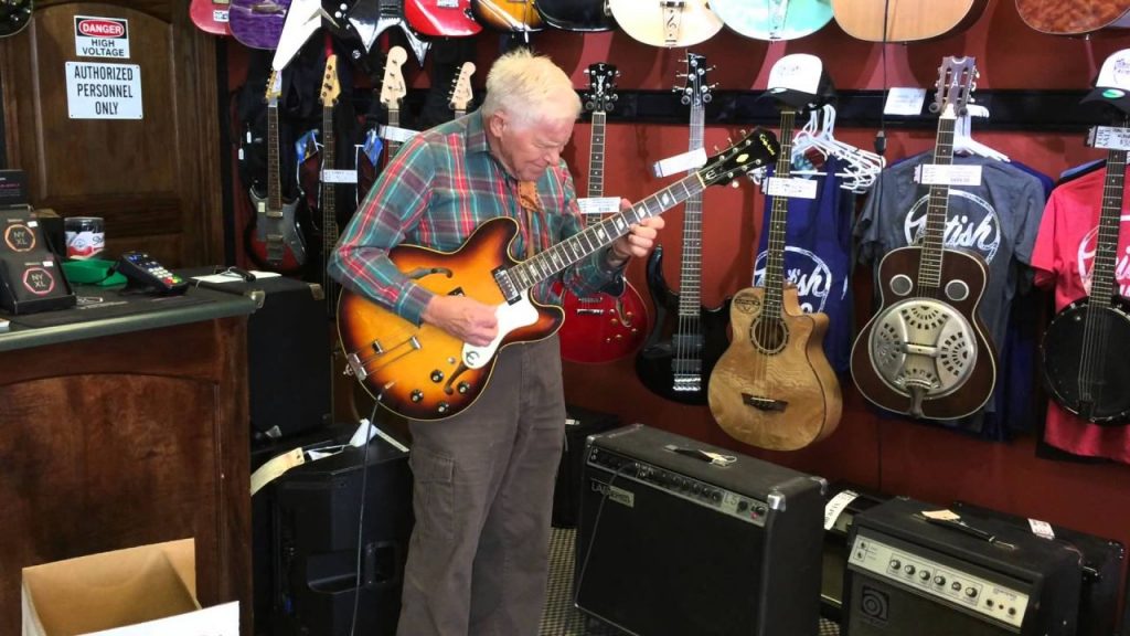 Il est rentré dans un magasin qui vend des guitares. La suite ? Prodigieux!