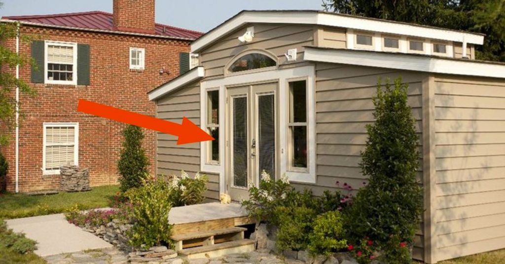 Au lieu d’envoyer ses parents dans une maison de retraite, il les a mis là-dedans. Admirez l’intérieur ! WOW!