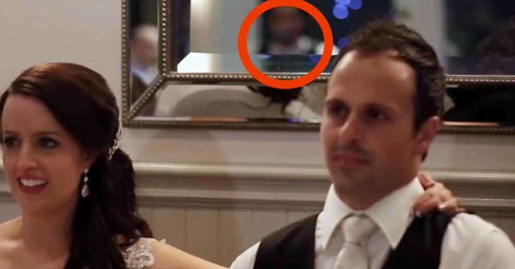 Ce que ce miroir reflète fait pleurer tout le monde, mais pour une bonne cause!