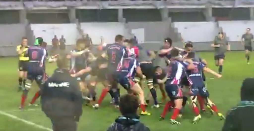 Guerre : Bagarre générale dans un match amical de rugby entre la Marine et la Navy