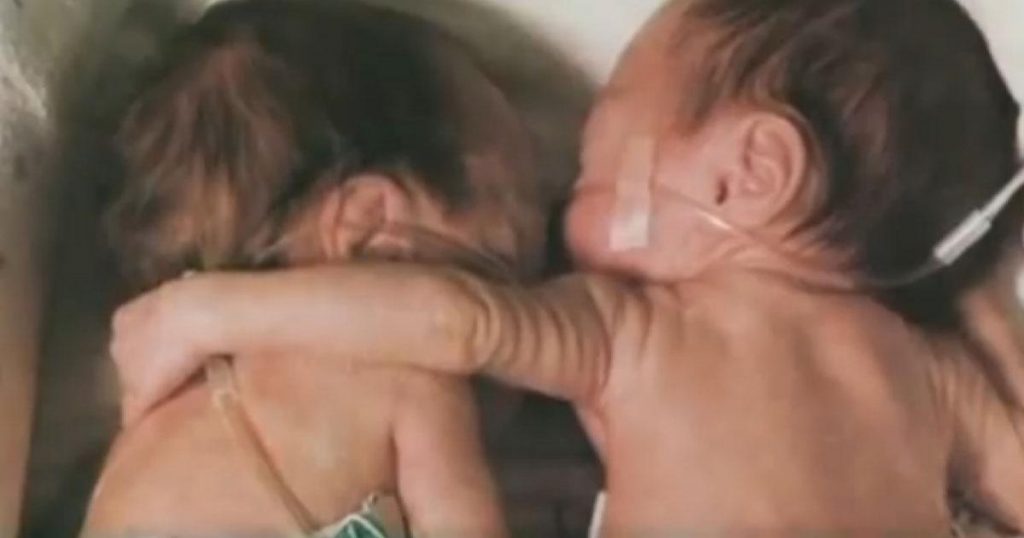 Elle fait un câlin à sa sœur malade, ce qui arrive par la suite ne pouvait être prédit.