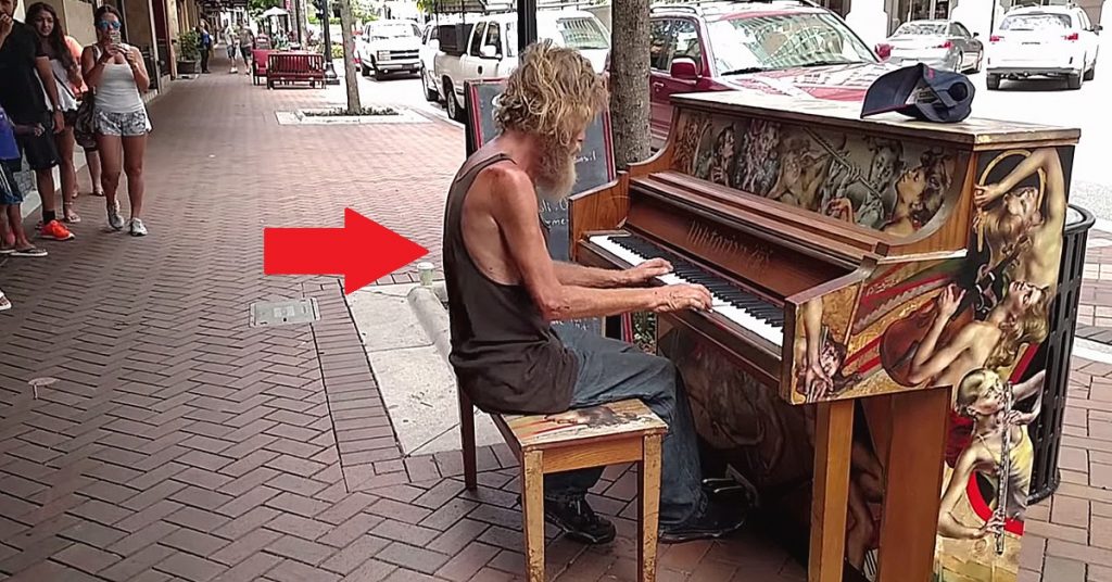 Ils ont vu ce SDF s’asseoir au piano… Puis il a joué.