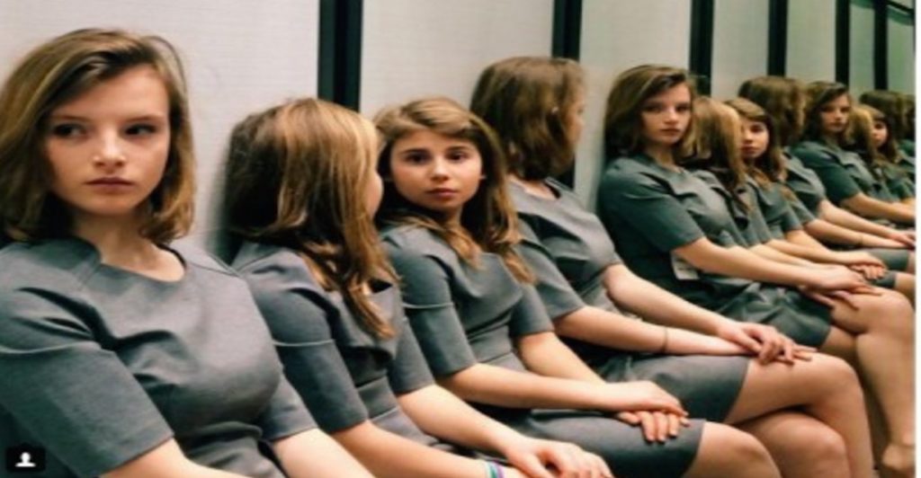 Énigme : Combien y a t-il de filles sur cette photo ?