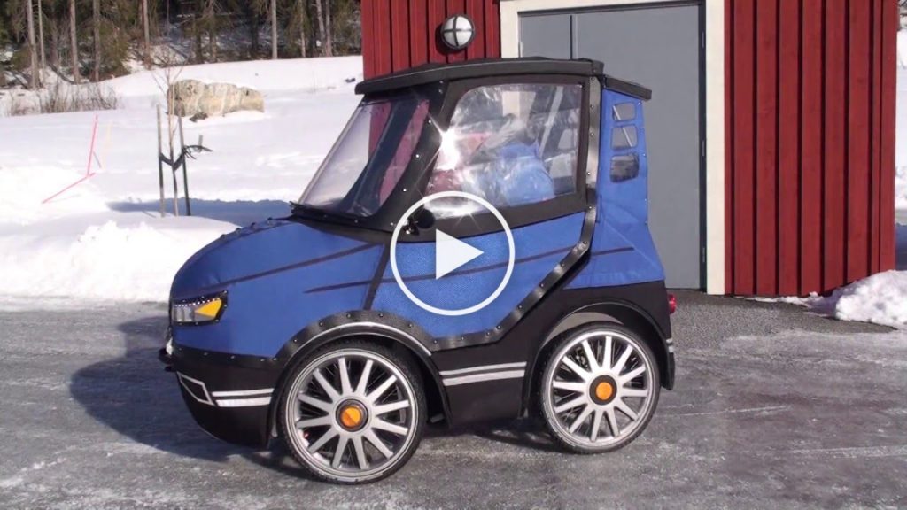 La Podride, Une voiture avec pédales et assistance électrique