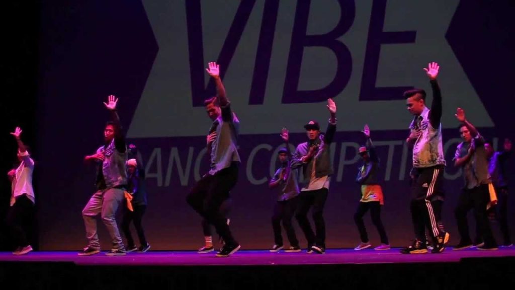 Ces danseurs sont incroyables et ont réalisé à la perfection une danse synchronisée
