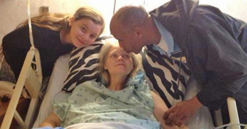 Cette maman pense avoir des triplés. Pourtant quand elle accouche, les docteurs sont sous le choc!