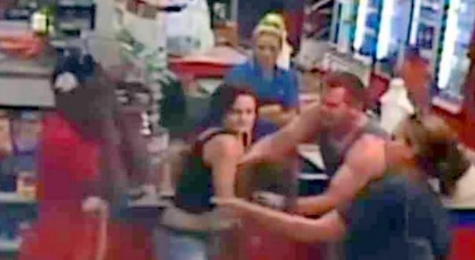 Une maman dépose son enfant sur le comptoir de la boutique et sort dans le stationnement, la suite m’a laissé en haleine!