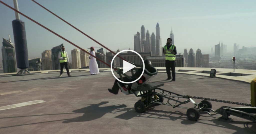 Un homme se fait catapulter du haut d’un immeuble à Dubaï !
