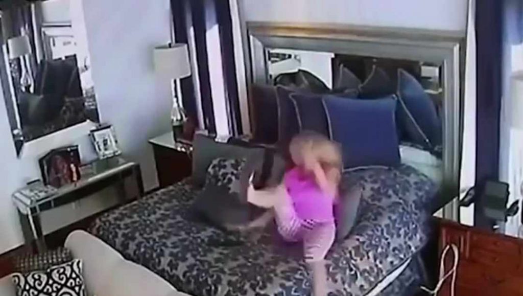 Accusé de maltraiter sa femme, il tombe sur une vidéo qui le disculpe…
