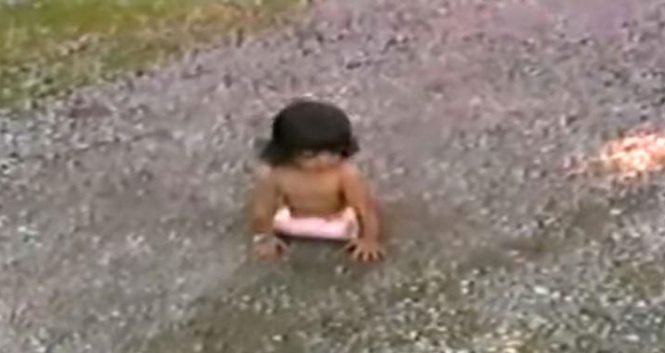 La mère abandonne son bébé, 16 ans plus tard, elle découvre la troublante vérité!