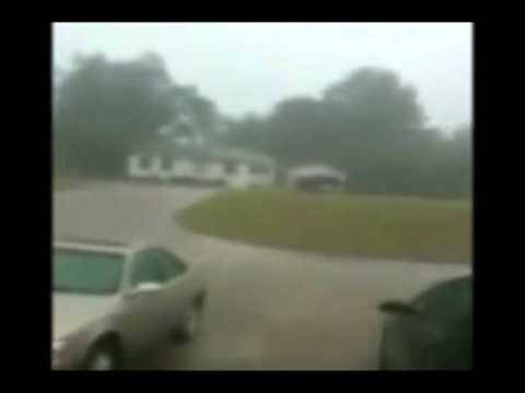Il filme la pluie sans imaginer qu’il va avoir la peur de sa vie : Wooow!!!