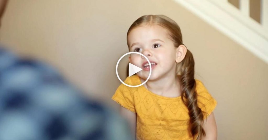Une adorable chanteuse qui fait fondre tout l’Internet!