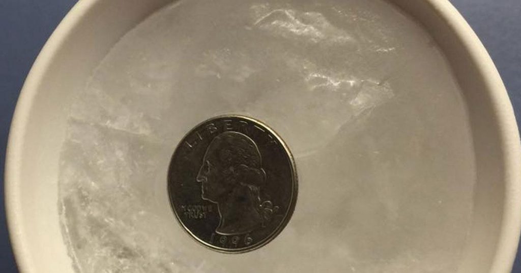 Si vous abandonnez votre maison plusieurs jours, placez de l’argent sur de la glace. Voici pourquoi…