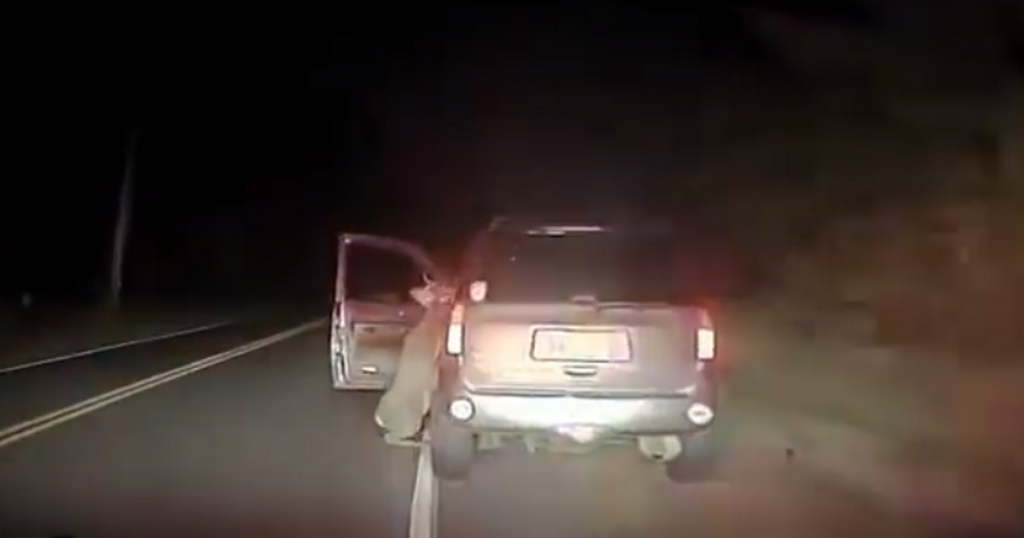 Vous ne devinerez jamais ce qui est arrivé à cet automobiliste dans la nuit ! WOW !