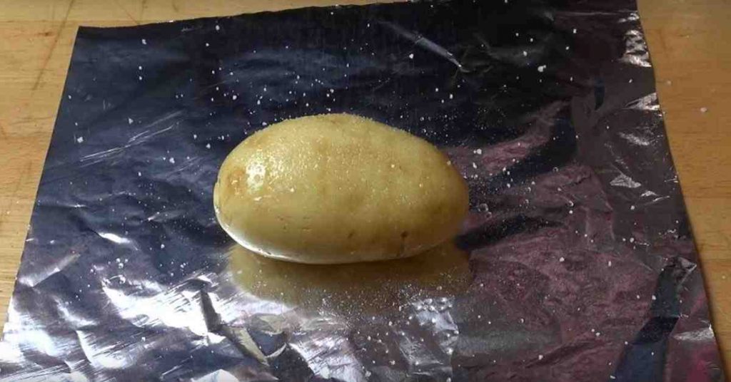 Pourquoi je n’ai jamais pensé à cuire mes pommes de terre de cette façon ?! Hallucinant !