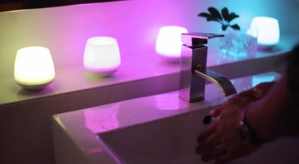 Une bougie LED que vous contrôlez avec votre smartphone
