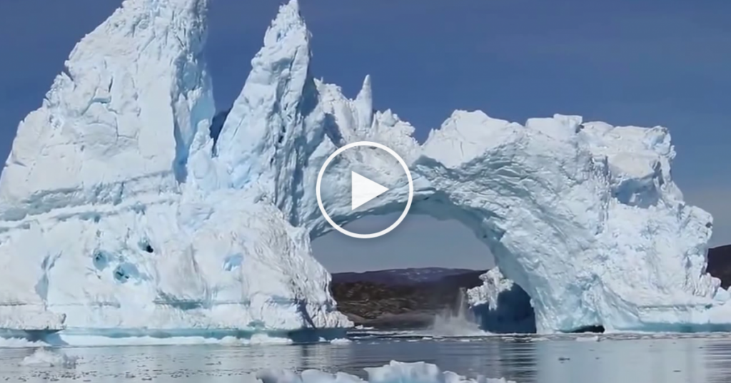 Un iceberg s’effondre juste sous ses yeux