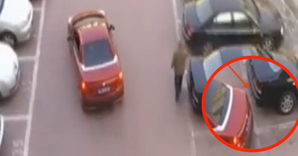 Des mecs observent cette femme qui essaye de se garer. Ils ne s’attendaient pas à ÇA !