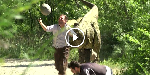 Vidéo : Jurassic Pâques, Rémi Gaillard fait flipper un joggeur
