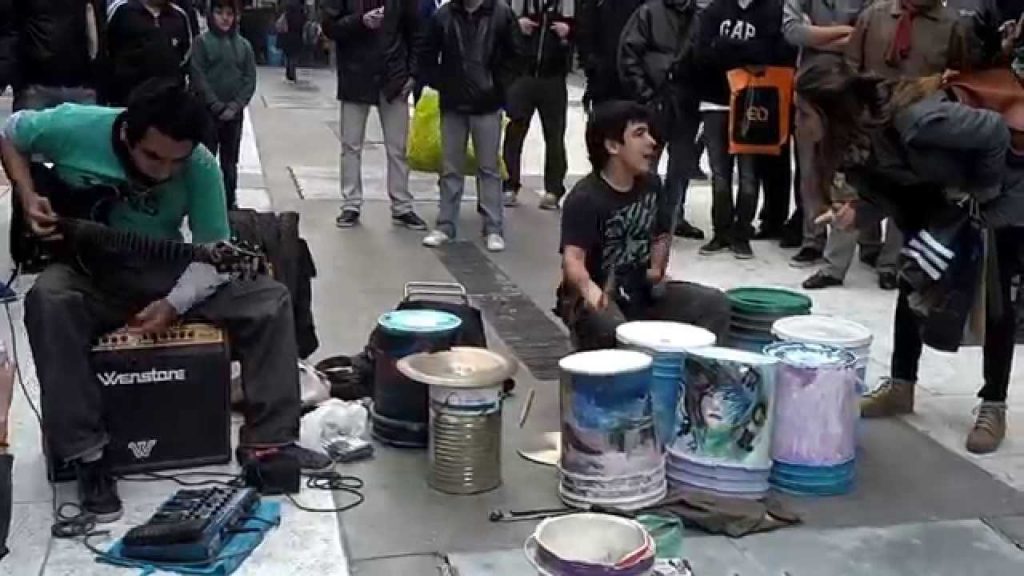Ces artistes de rue n’ont quasiment pas d’instruments et pourtant ce qu’ils font est incroyable